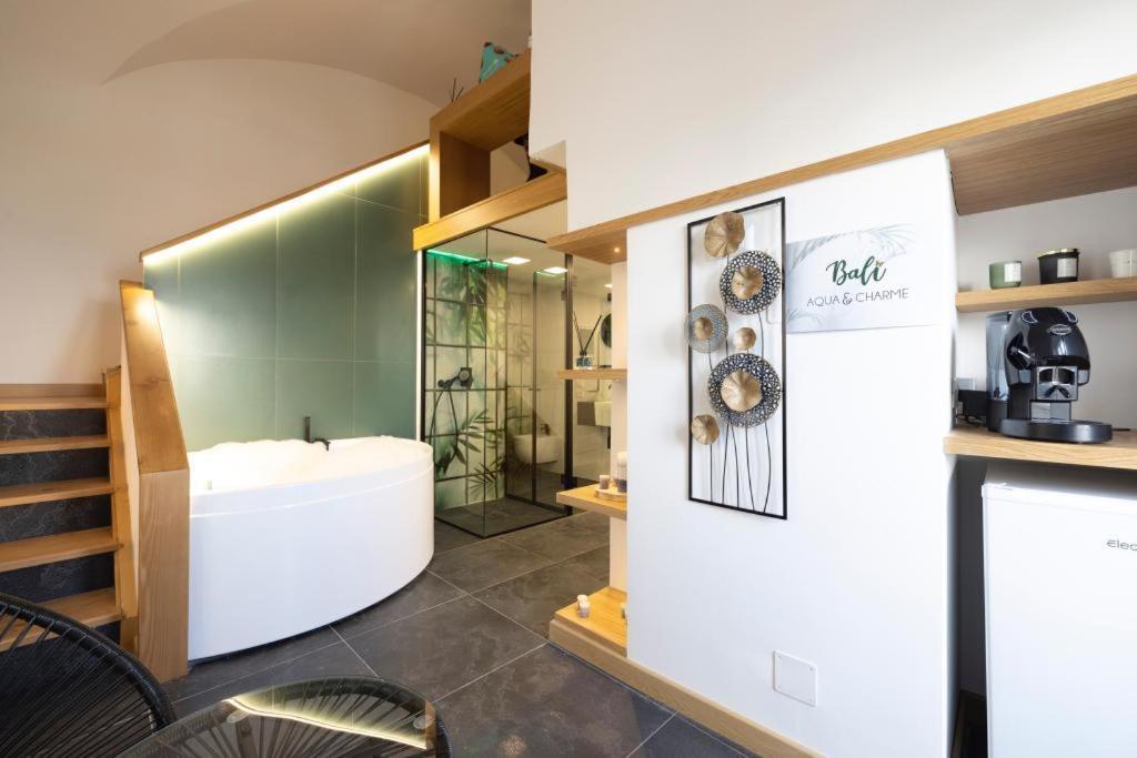 ガエータ Bali Aqua&Charme Bed & Breakfast エクステリア 写真